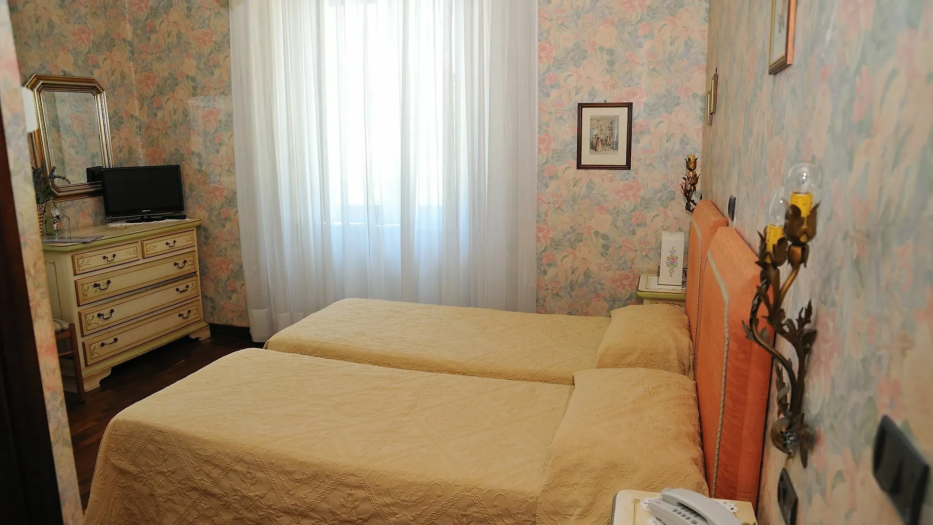 Hotel Savona Montecatini Terme 3*,